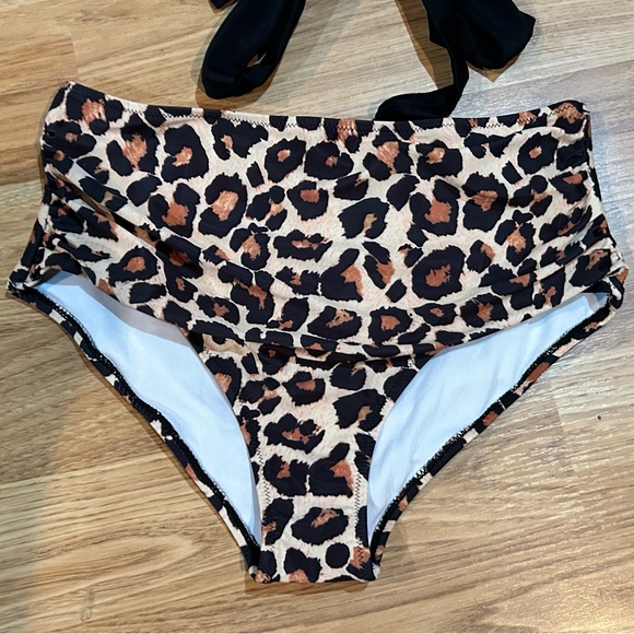 NWOT 2PIECE SWIM SUIT LEOPARD WORN WITH STRAPS OR HALTER LADIES LARGE - Picture 3 of 5